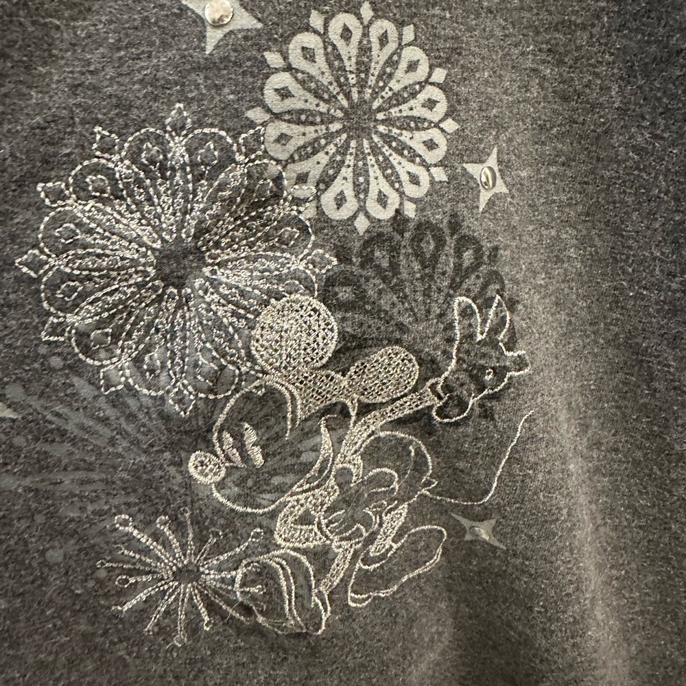 Women’s 3x Hoodie with Embroidered Disney Design - Picture 3 of 9